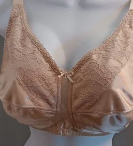 Beige Lace Lined Unpadded Wireless Designed in Germany Amoena Bra USA Sz 38DDDD - Picture 1 of 8