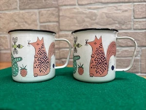 2 Arabia Enamel Coffee Mugs Depicting A Fox Cat, Mouse & Pig Marked Finland HTF - Picture 1 of 7