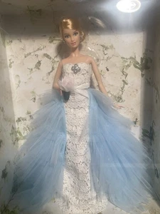 OSCAR DE LA RENTA BARBIE 2015 BRIDE DOLL .New NRFB. - Picture 1 of 2