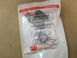 Honeywell SDS-C1MHP-P-G Photoelectric Polarized Retroflective Sensor - Picture 1 of 1