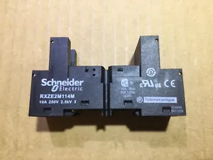14 x enchufes de relé Schneider Electric RXZE2M114M 250VAC - 10A - Imagen 1 de 3