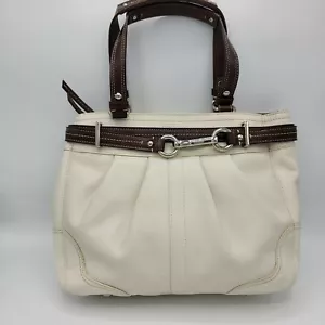 Women’s Coach Hampton Cream Leather Silver Hardware Buckle Clip Purse F12476 - Picture 1 of 9