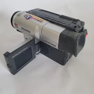 Samsung SCL810 Hi8 Handheld Camcorder - Gray/Silver - Image 1 of 4