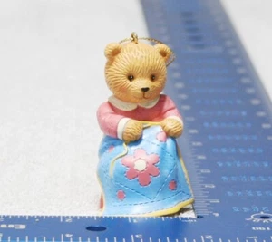 AVON Hobby Momma Teddy Bear Sewing Blanket Christmas Xmas Ornament Resin - Picture 1 of 7