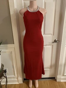 SOLAR: Neckholder ärmellos rotes Kleid Größe: (S) Passform und Fackel offener Rücken - Bild 1 von 12