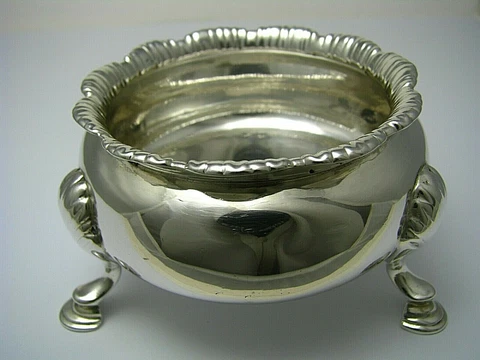 GEORGIAN STERLING SILVER MASTER SALT CELLAR T.S London England 1746 No Mono Rare Cover