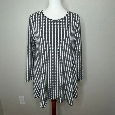 Túnica YUSHI top LG preto e branco texturizado malha geométrica Lagenlook mangas 3/4 - Imagem 1 de 4