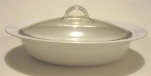 Corning Casual Elegance Embossed White Flora Oval 2.5 Qt Casserole and Pyrex Lid - Picture 1 of 6