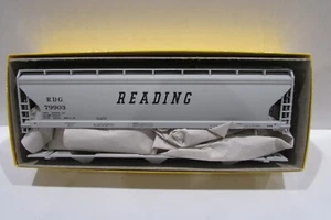 HO Scale Accurail 2039 ACF 3Bay Covered Hopper READING #79903 - Picture 1 of 2