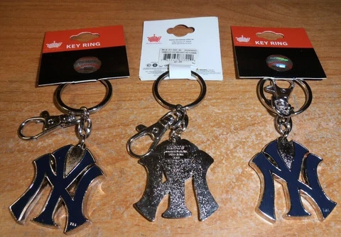 1 New w/ tag - New York Yankees Heavyweight KEY RING Keychain & Magnet in pack Cover