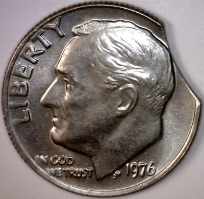 1976 ERROR CLIPPED +STRK Thru BICENTENNIAL Roosevelt Dime CH AU+ Coin Clip #6 NR - Image 1 of 4