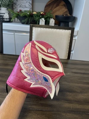 Máscara de lucha libre para niños WWE Rey Mysterio “Pink Hearts” Foto 1 de 4