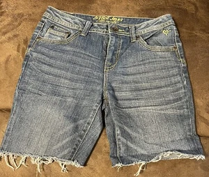EUC Girls JUSTICE BLUE JEAN SHORTS SIZE 12 Medium-Wash Mid-Rise Frayed Hem CUTE! - Picture 1 of 6