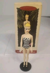 Barbie 1959 debut traje de baño a rayas blanco negro sello recuerdo adorno - Imagen 1 de 8