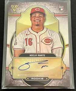 2024 Topps Triple Threads Noelvi Marte #RA-NM On-Card Rookie Auto / 199 Reds RC - Foto 1 di 7