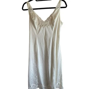 Bali Women's Vintage Ivory Full Slip Standard M with Lace Trim - Picture 1 of 4