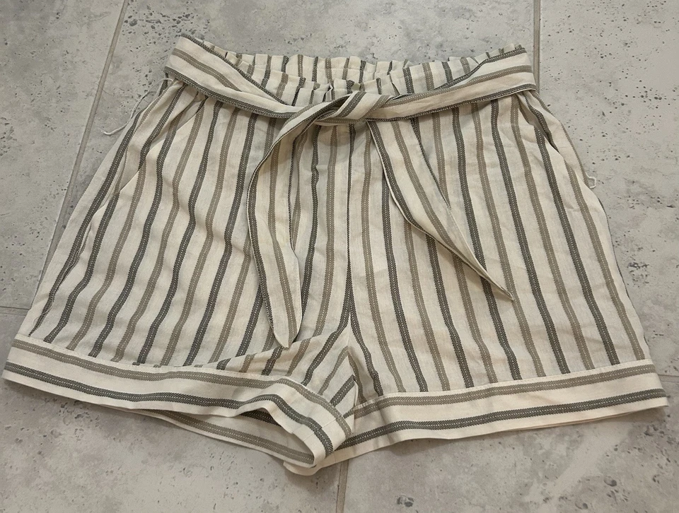 Shorts BCBG Generation tamanho S gravata praia verão bege listrado verde marrom novo com etiquetas - Imagem 1 de 4