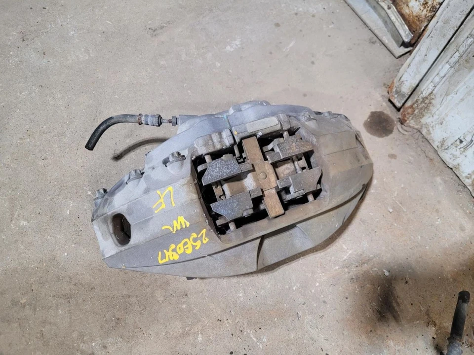 Driver Left Caliper Front Without Sport Brake Fits 16-19 BMW 750i 2050567 - Image 1 of 1