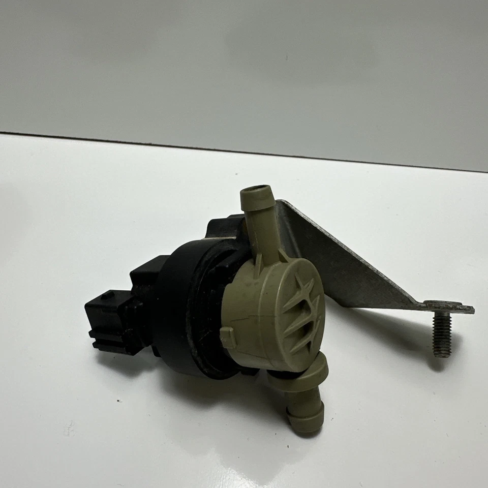 08-14 Mercedes W204 C250 Fuel Vapor Charcoal Purge Canister Valve 0004708993 Oem - Image 1 of 4