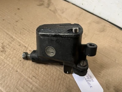 Cilindro maestro embrague Aprilia Dorsoduro 750 de un modelo 2009 Foto 1 de 4