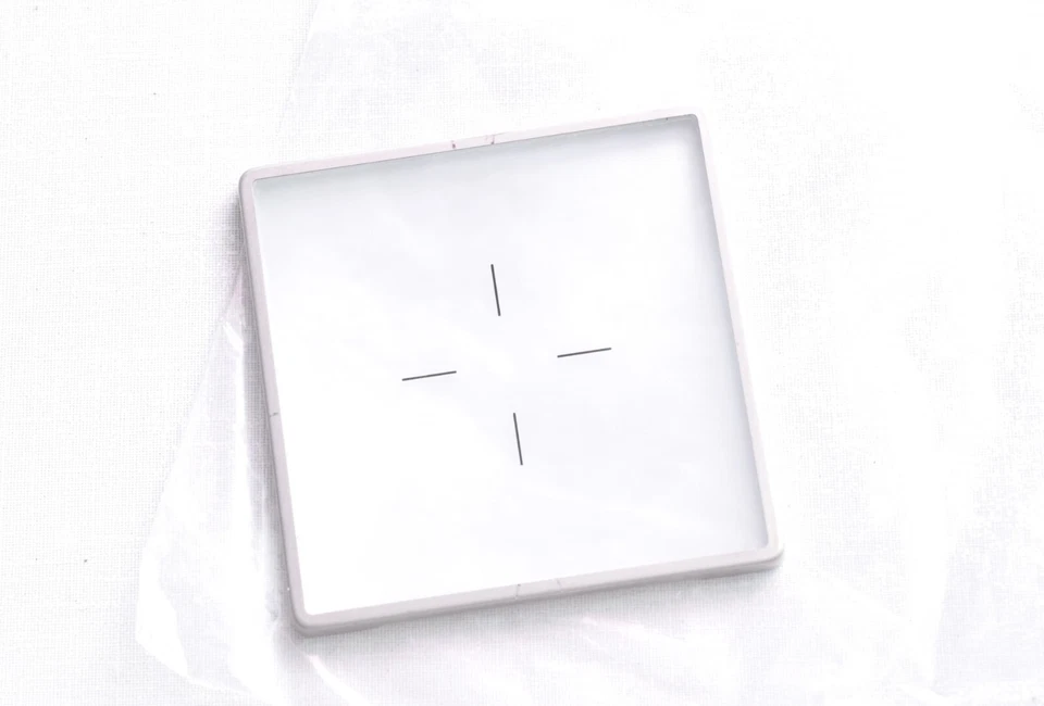 HASSELBLAD STANDARD CROSS HAIR FOCUSING SCREEN (42161) - Image 1 of 1