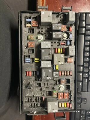 Caja relé de fusibles motor Chevrolet Camaro 2012-2015 12,13,14,15 22760635 OEM Foto 1 de 2