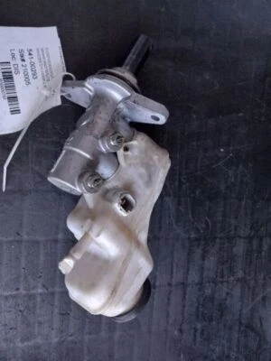 Brake Master Cylinder 09-10 Pontiac Vibe 19205209 - Image 1 of 4