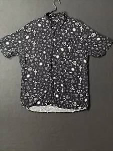 Hot Topic Black Short Sleeve Button Down Halloween Symbols Shirt Men’s Medium - Picture 1 of 5