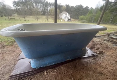 Bañera de pedestal de hierro fundido vintage Foto 1 de 4