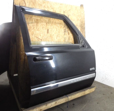 2006-2010 Jeep Commander Front Door Assembly Passenger Right RH OEM - Image 1 of 4