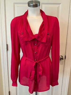 Camisa Odille Anthropologie rosa oscuro con cinturón abotonada y manga enrollable, talla 2 Foto 1 de 4