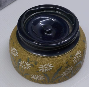 ALTER AONISCHER ENGLISCHER KERAMIK HUMIDOR mit HANDBEMALTEN GÄNSEBLÜMCHEN, KUNSTHANDWERK - Bild 1 von 11