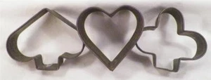 3 Tagliabiscotti Latta Cuore Vanga Club Vacanze Cottura Ritagli Vintage - Foto 1 di 2