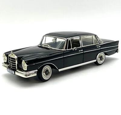 Revell 08910 Mercedes Benz 300 SE Limousine in schwarz, OVP, 1:18, D060 - Bild 1 von 4