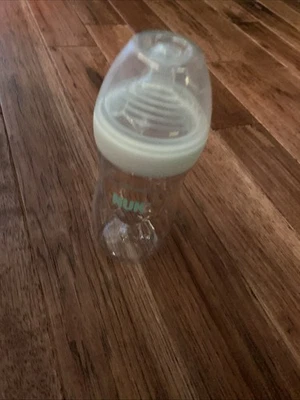 Paquete de 4 biberones Nuk de 9 OZ Foto 1 de 2
