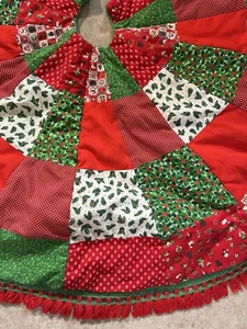 Gonna albero di Natale rosso verde patchwork trapunta design frange bordo 44" vintage - Foto 1 di 5