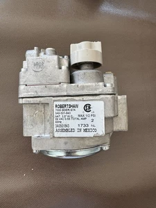 Robertshaw 700-056 3/4" x 3/4" Universal Gas Valve 7000BDER-S7A - Picture 1 of 6