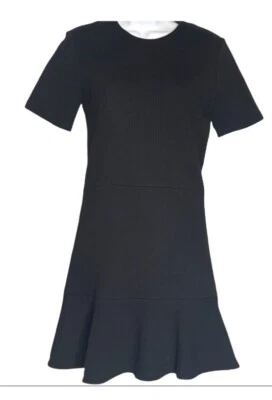 Vestido minimalista tallado de punto acanalado ajustado y acampanado cintura caída negro con volantes pequeño Foto 1 de 4