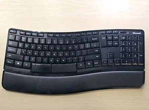 Microsoft Sculpt Comfort Keyboard Wireless WITH RECEIVER Black Mod 1531 - Picture 1 of 4