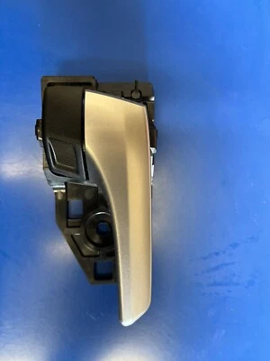 2012 TOYOTA PRIUS PASSENGER FRONT INTERIOR  DOOR HANDLE Foto 1 de 3