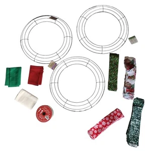 Lote de 3 formas circulares de alambre de jardín floral de 14" con material navideño - Imagen 1 de 6