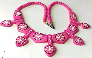 "VF29"--vintage ethnic style pink dyed & painted bone or bone effect necklace - Picture 1 of 3