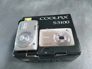 Nikon Coolpix S3100 Silver 14MP Digital Camera Boxed & Charger - Picture 1 of 10