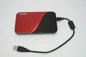 Unidad de disco duro portátil Toshiba 640 GB USB HDD rojo negro HDDR640E03X solamente - Imagen 1 de 3