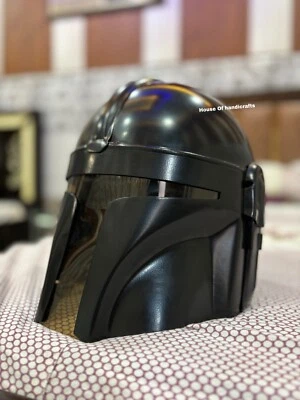 Casco mandaloriano Star Wars en revestimiento negro, casco cosplay, casco de batalla Foto 1 de 4