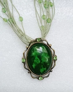 Halskette Modekette Bänderkette  grüner ovaler Anhänger Strass Modeschmuck  - Bild 1 von 4