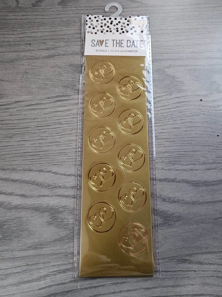 Selos adesivos corações folha dourada Save The Date - Quantidade 50 - Imagem 1 de 1