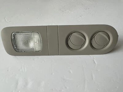 2014-2017 HONDA ODYSSEY ВЕРХНИЙ КУПОЛЬНЫЙ ФОНАРЬ С ВЕНТИЛЯЦИОННЫМ ОТВЕРСТИЕМ ВОЗДУХОВОДА 83226-TK8-A0 слева - Изображение 1 из 4