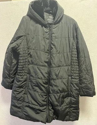 Chaqueta acolchada negra Torrid 3 talla grande 3X forrada de piel sintética con capucha Foto 1 de 4