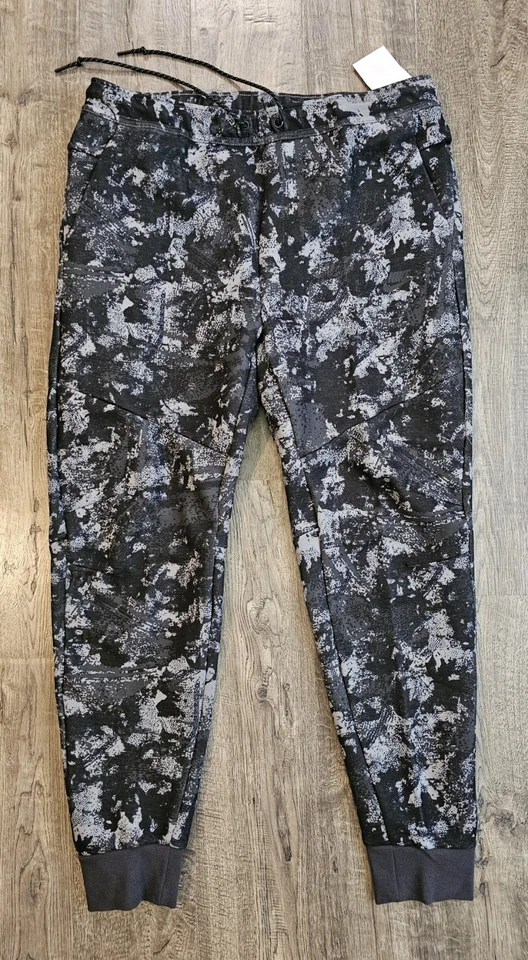 Nike Sportswear Tech Fleece Mens Joggers Pant Size XL HV5053-060 Camo Grey Black